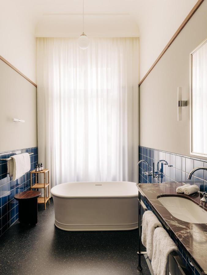 Boutique Hotel Chateau Royal Берлин Экстерьер фото Bathroom