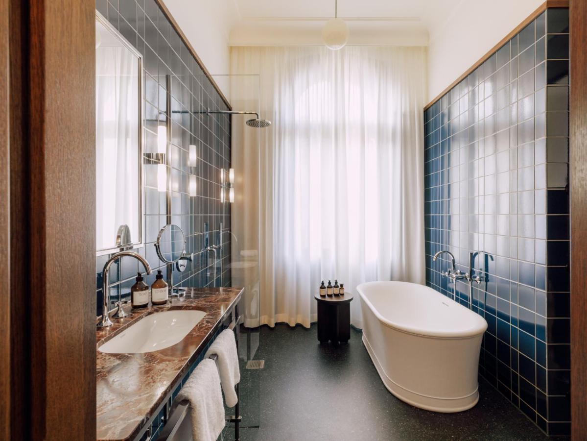 Boutique Hotel Chateau Royal Берлин Экстерьер фото Bathroom