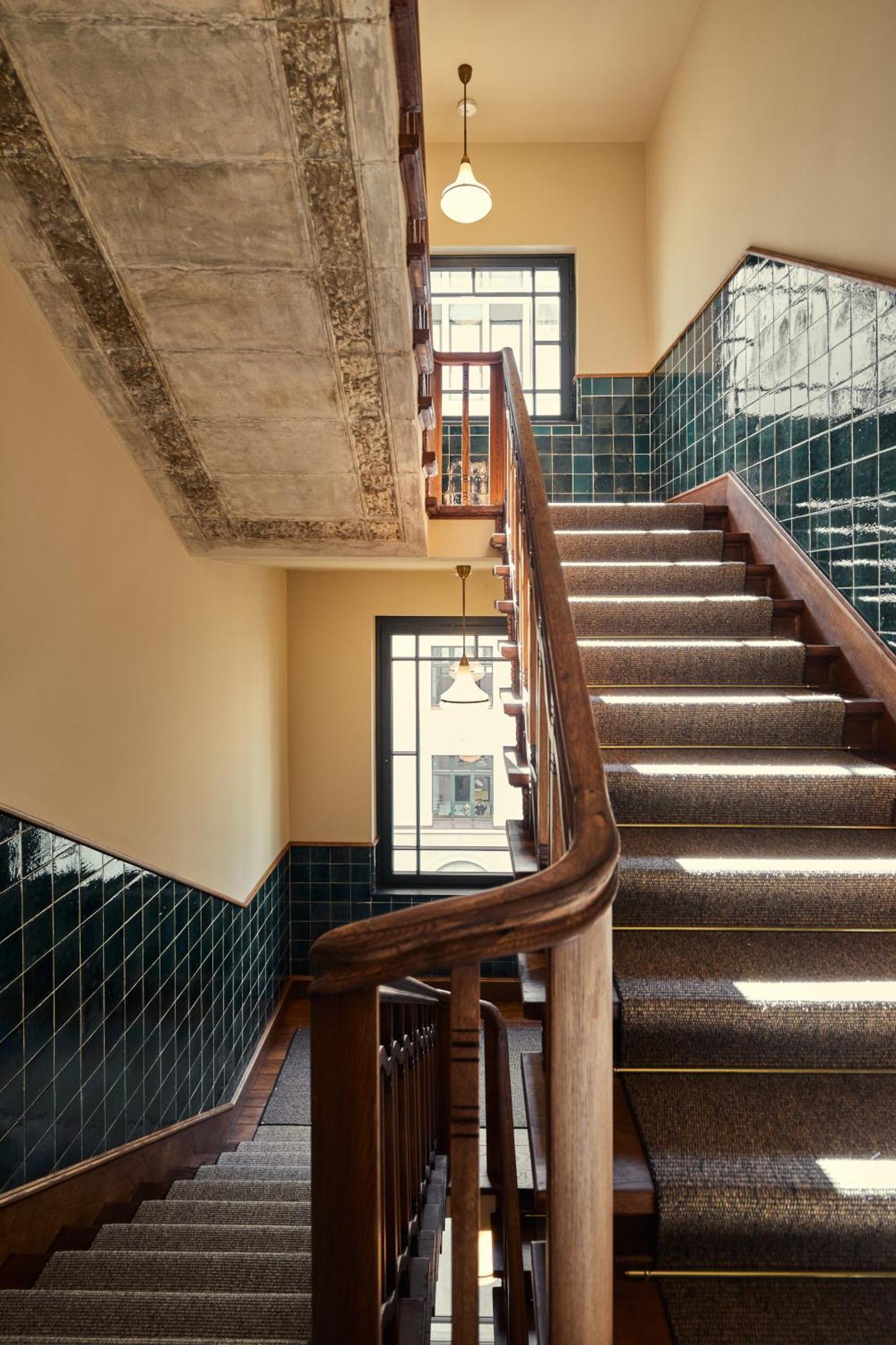 Boutique Hotel Chateau Royal Берлин Экстерьер фото Staircase